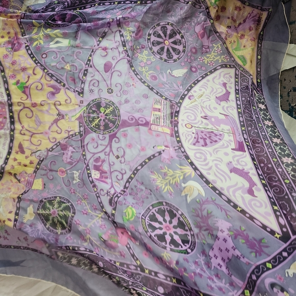 💓 Hermes Purple and Lavender Patterned Scarf - Picture 12 of 17